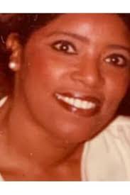 Carolyn Staples's Instagram, Twitter & Facebook