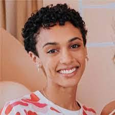 Nia Lawson's Instagram, Twitter & Facebook