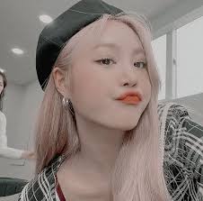 R O S I E In 2020 Blonde Hair Kpop Blonde Hair Blonde