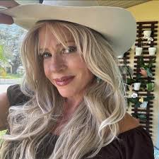 Clearview graduate, he passed earlier this month and was a long time  partner of my mother, Sherry Lynne Gottshalk , who passed in 2020  https://everloved.com/life-of/charles-hammond/