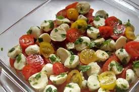 Rezept Schichtsalat Tomate Mozzarella Mit Honig Balsamico Dressing Bild Nr 4 Tomate Mozzarella Tomate Mozzarella Rezepte Tomaten Mozzarella Salat