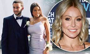 Kelly ripa daughter lola instagram. Kelly Ripa Posts Rare Photo Of Lola At Prom On Instagram Daily Mail Online