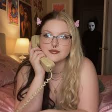 Who can do makeup for photos in Dickson, TN