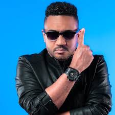 Hoy esta de cumpleaños mi cantante Mayelin O mi amiga del alma, te quiero  mucho, eres una estrella,vienen cosas grandes para ti en este 2024. Canta  bien, si no?