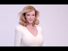 The lovable couple christina hendricks and geoffrey arend had announced the end of their relationship on their instagram account. Christina Hendricks Best Beauty Trick From Mad Men Revealed Youtube