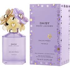 Daisy eau so fresh çiçeksi meyvemsi aromaları ile sizi papatyalarla dolu bir bahçede yürüyüşe. Daisy Eau So Fresh Twinkle Fragrancenet Com