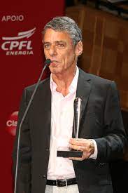 Postagem de fotos de show realizados em todo a brasil ou pelo mundo. Chico Buarque Wikipedia