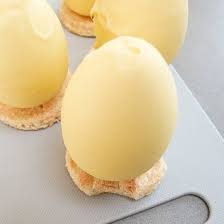 Petits Entremets Facon Oeufs De Paques Recette En 2020 Faire Fondre Du Chocolat Oeufs De Paques Enrobage Chocolat