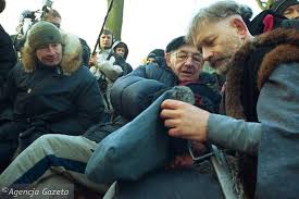 Ekranizacja „zemsty aleksandra fredry to kolejna z jego prób przeniesienia polskiej literatury na grunt filmowy. Andrzej Wajda Nie Zyje Polanski Olbrychski Janda Pszoniak Stuhr I Inni Wspominaja Dla Wyborczej