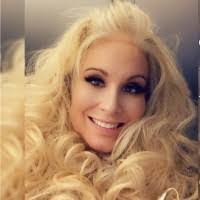 Erin Leen's Instagram, Twitter & Facebook