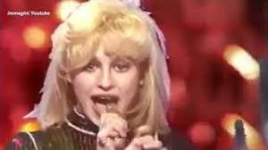 Rumore è un brano cantato da raffaella carra pubblicato nel 1974. 4wbiexdvlmzhm