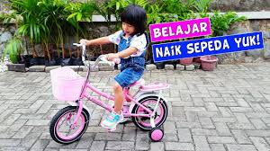Selain materi gambar untuk mewarnai diatas, admin blog mewarnai gambar sambil belajar juga telah menyediakan banyak materi gambar mewarnai lainnya. Belajar Naik Sepeda Anak Anak Kids Learning To Ride A Bicycle Sepeda Anak Perempuan Youtube