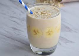 Le Smoothie A L Avoine Et Aux Bananes Est Parfait Pour Le Dejeuner Recipe Oat Smoothie Banana Smoothie Fruit Smoothies