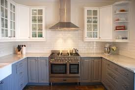 Oven, 4 burners, convection fan, cast iron grates, and blue porcelain. Gas Or Electric Choosing The Right Fuel For Your Stove