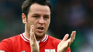 Bristol City: Bournemouth's Lee Tomlin to have medical at Ashton Gate