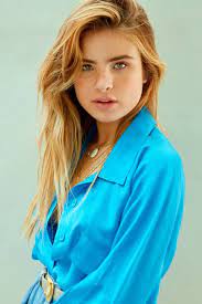 Giulia be 의 chega 의 가사. Filha De Paulo Marinho Ex Homem Forte De Bolsonaro Faz Sucesso Como Cantora Famosos Extra Online