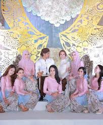 Hello followers ♥ follow me on instagram kinda still in disbelief that after meeting briefly two days ago, mawar rashid called me and asked me. Bridesmaid Dulang Girl Mawar Rashid Siakap Keli Press Facebook