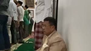 Hotman paris hutapea membenarkan dirinya menjadi kuasa hukum tersangka agustinus tai sejak hotman paris hutapea, pemilik mobil lamborghini yang mengalami kecelakaan dengan truk boks di. Ikut Melayat Ke Gus Sholah Hotman Paris Benarkan Sudah Pindah Agama