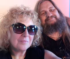 HBD Matt Lukin (born in August 16, 1964) bassist and founding member of  (the) Melvins and Mudhoney 📷Eddie Vedder and Matt Lukin.