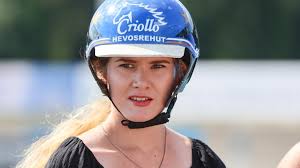 ME-tamman lahjakas varsa For a Reason nuoren valmentajan väreihin