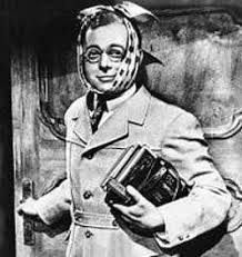 It deals with a circle of settled gentlemen, congregating. Li Wu Programmkino In Rostock Die Feuerzangenbowle