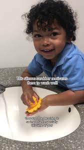 Parents, help them actually enjoy washing well! #parentsoftiktok  #parenthack #parenthacks #parenthacks101 #parentinghacks #parentingtips  #parentsofpreschoolers #montessorimom #montessoriathome