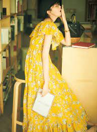 宮田聡子が纏う春夏ワンピース 花柄 グリーン 白etc ヴィンテージワンピの魔法にかけられて with online 講談社公式 恋も仕事もわたしらしく マリハ ワンピース 花柄ワンピース 夏 ワンピース