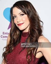 Caroline Bowman Fans pridėjo naują...