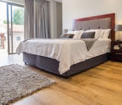 One way to make your room more comfortable is by choosing the right flooring. 5 Best Master Bedroom Flooring Consideration Simplehome