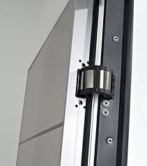 Le porte possono avere tentissime altre caratteristiche, materiali, maniglie etc, ma sempre per quanto riguarda la tipologia di apertura è doveroso parlare anche delle porte 180 gradi, ovvero di fatto aperture a battente che, grazie a cerniere particolari. Porte Blindate Raso Muro Monolite Rm Bauxt
