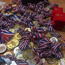 已經拿下東京奧運資格的台灣蝶王王冠閎，上個月在全運會剛打破自己所保持的200公尺蝶式全國紀錄，今天更在美國公開賽中游出1分55秒82，僅次於地主選手luca urlando的1分55秒60摘下銀牌，也成為台灣史上首位在美國公開賽摘下獎牌的選手。 標籤:王冠閎, 王星皓, 東京奧運, 游泳, 美國公開賽 Azr Mqd7s85dkm