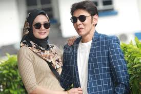 Adik jamal abdillah meninggal dunia. Tahniah Jamal Abdillah Timang Bayi Azura Di Usia 60 Tahun Tempatan Hiburan Trending Cari Infonet