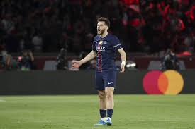 Kvaratskhelia’s brace powers PSG past Bayern in UCL