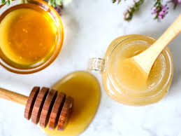 Start by mixing the coconut oil and honey. Diy Sugar And Honey Lip Scrub Suburban Simplicity