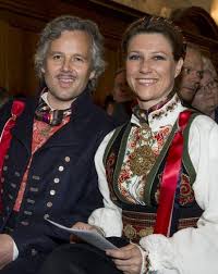 Princess märtha louise and her brother spent their childhood at skaugum estate, near oslo. Princess Martha Louise And Ari Behn At The Noweigan Church As They Norwegian Royalty Norway National Day Hat Fashion