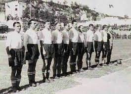 Czechoslovakia Team Line Up At The 1934 World Cup Finals Soccer Event Soccer World World Cup