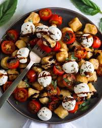 Mandi On Instagram Caprese Cauliflower Gnocchi Crazy Simple But So Freakin Good Just Bake Or Ai Trader Joes Recipes Healthy Gnocchi Recipes Recipes