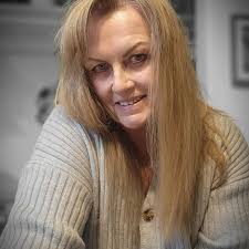 Can you find the Chihuahua in this photo 💕