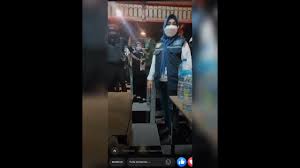 Video itu kemudian menjadi viral dan trending di media sosial. 6dnzd9wxa7cktm