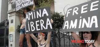Il consolato svolge anche un ruolo importante nello sviluppo commerciale, negli affari culturali e stabilisce contatti con la stampa locale. Milano Femen Davanti Al Consolato Della Tunisia