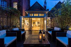 تحويل اسطبل خيول قديم من القرن الثامن عشر إلى منزل فاخر ويباع بـ 3 ملايين جنيه إسترليني luxurious house horse stables house styles