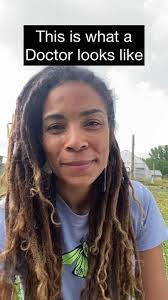 Nora Dennis's Instagram, Twitter & Facebook