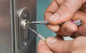You will be inserting the straight part into the lock to use as a pick. How To Pick A Lock With A Paperclip In 5 Easy Steps