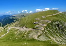 Transalpina este cea mai inalta sosea din romania, avand punctul cel mai inalt in pasul urdele(2.145 m). Transalpina O InvestiÅ£ie AbsurdÄ Si Posibil PenalÄ Contributors