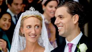 La Principessa Maria Laura del Belgio e William Isvy: il Royal Wedding con  velo ricamato e tiara di diamanti 💎 La sposa è arrivata al braccio del  padre, il principe Lorenz d'Austria-Este,