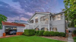 Patrick dangerfield has bought a house just minutes from the family home in moggs creek, sparking new speculation he will return to geelong. Ex Crow Patrick Dangerfield S Nest In Adelaide Up For Grabs