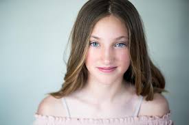 My niece Payton turned 11 this year. For her birthday, I told her that we  could get her girls together for a little photoshoot and some "light"  makeup (and it was light,