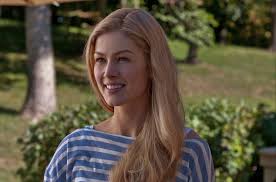 Born on january 27, 1979 in london, england, actress rosamund mary elizabeth pike is the only child of a classical violinist mother, caroline (friend), and an opera singer father, julian pike. Rosamund Pike Starportrat News Bilder Gala De