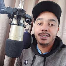 De Pouca Prosa. Pra aguentar o repuxo, "Compadreando no Whatsapp", bem no  estilo gaúcho. Curtam Campeirismo Puro " De alma e vida campeira..."