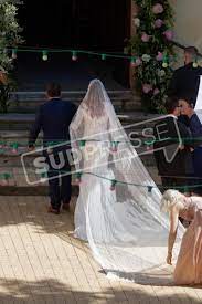 We did not find results for: Exclusif Voici Toutes Les Photos Du Mariage Magnifique Entre Karine Ferri The Voice Et Le Footballeur Yoann Gourcuff